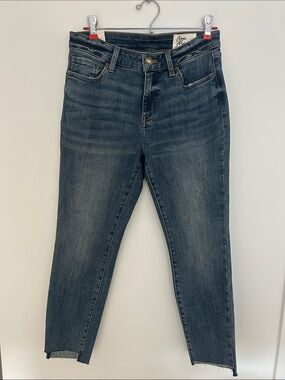 Cosmic Blue Love Raw Hem Cropped Jeans Medium Wash
Size -29P